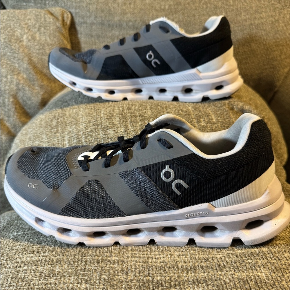 On Cloud Women’s Running Charcoal and White Athletic Shoes Size 10 - Picture 2 of 6